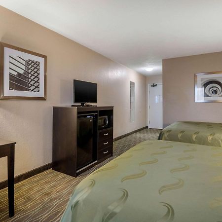 Quality Inn & Suites Des Moines - Merle Hay Road Urbandale Zewnętrze zdjęcie