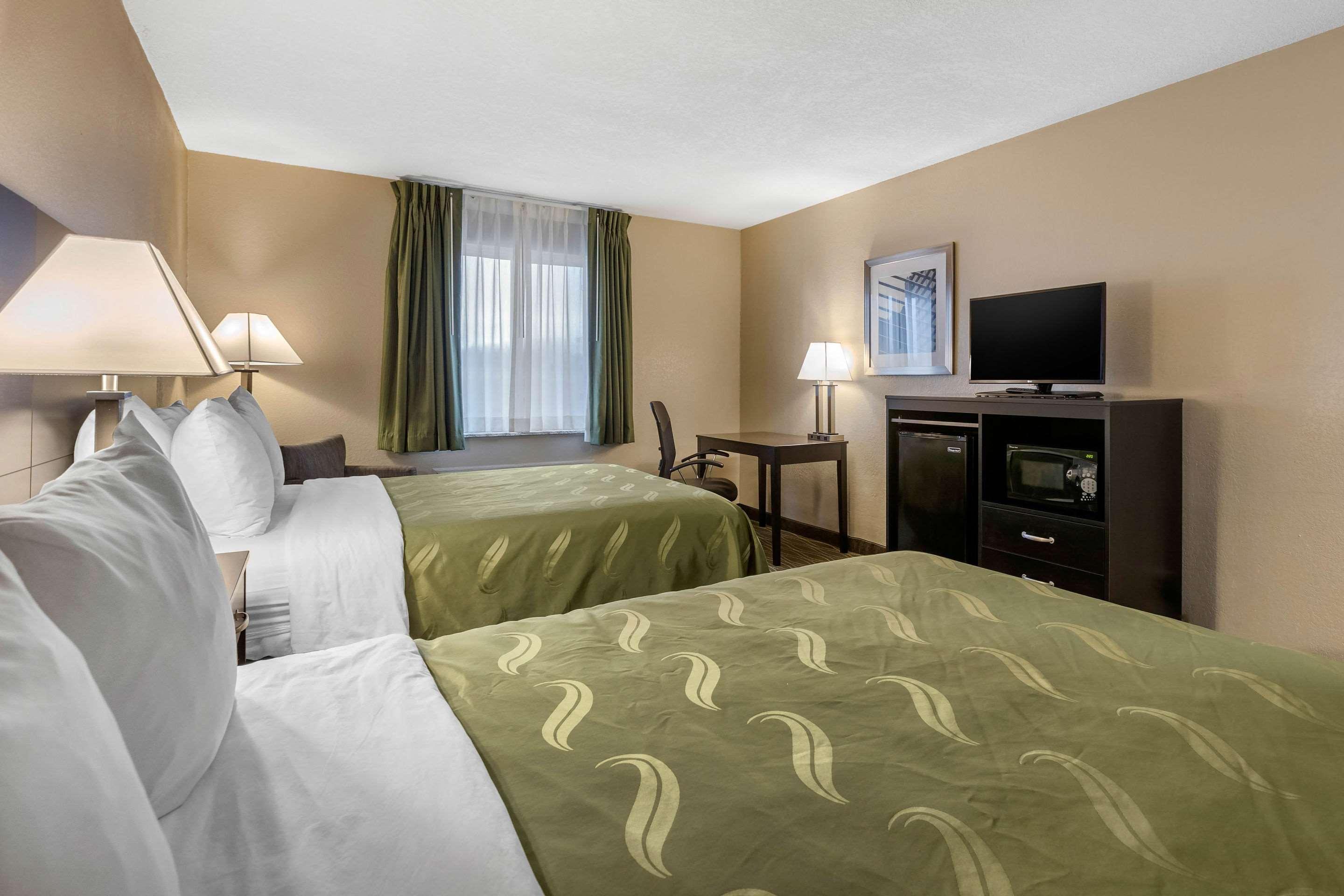 Quality Inn & Suites Des Moines - Merle Hay Road Urbandale Zewnętrze zdjęcie