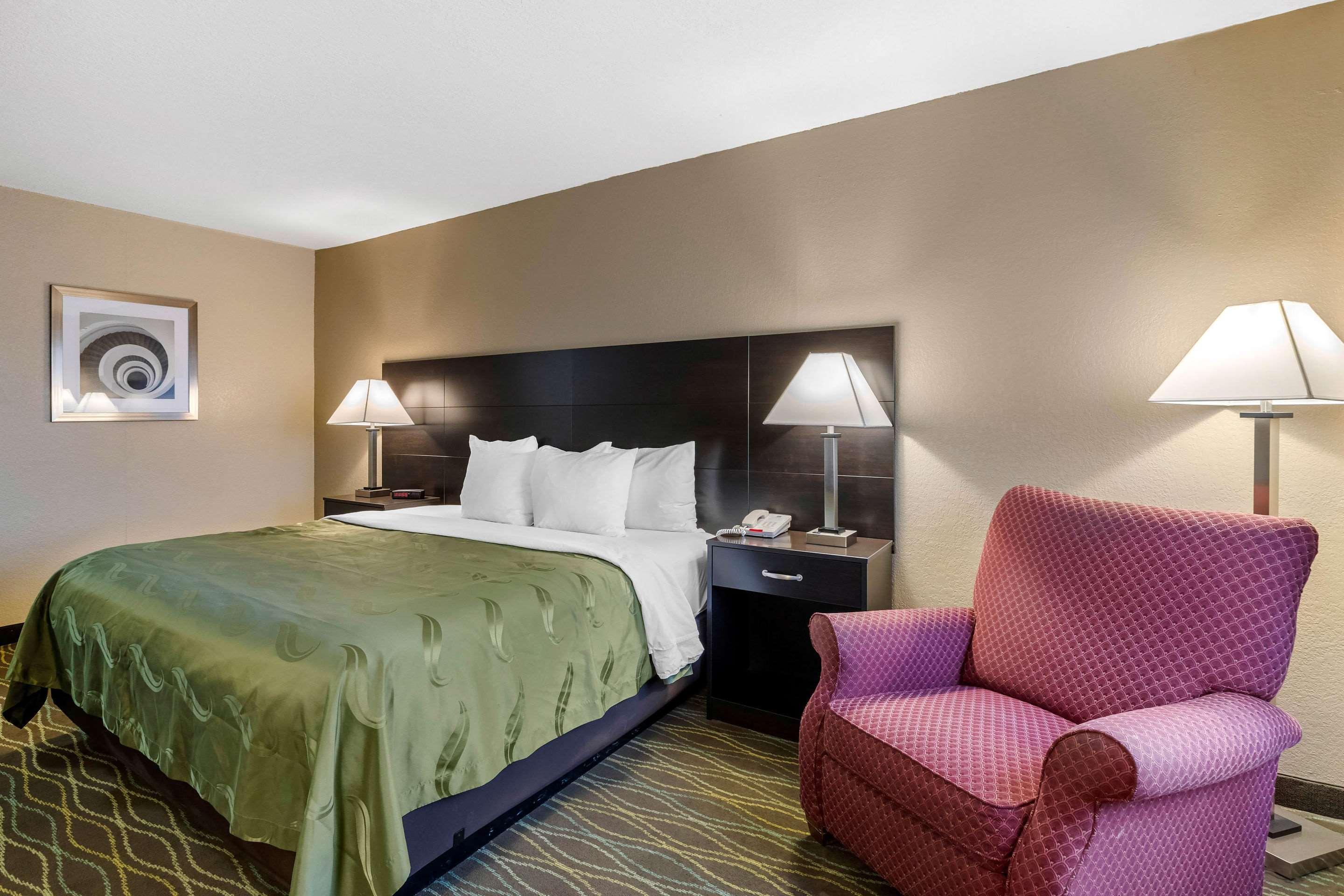 Quality Inn & Suites Des Moines - Merle Hay Road Urbandale Zewnętrze zdjęcie