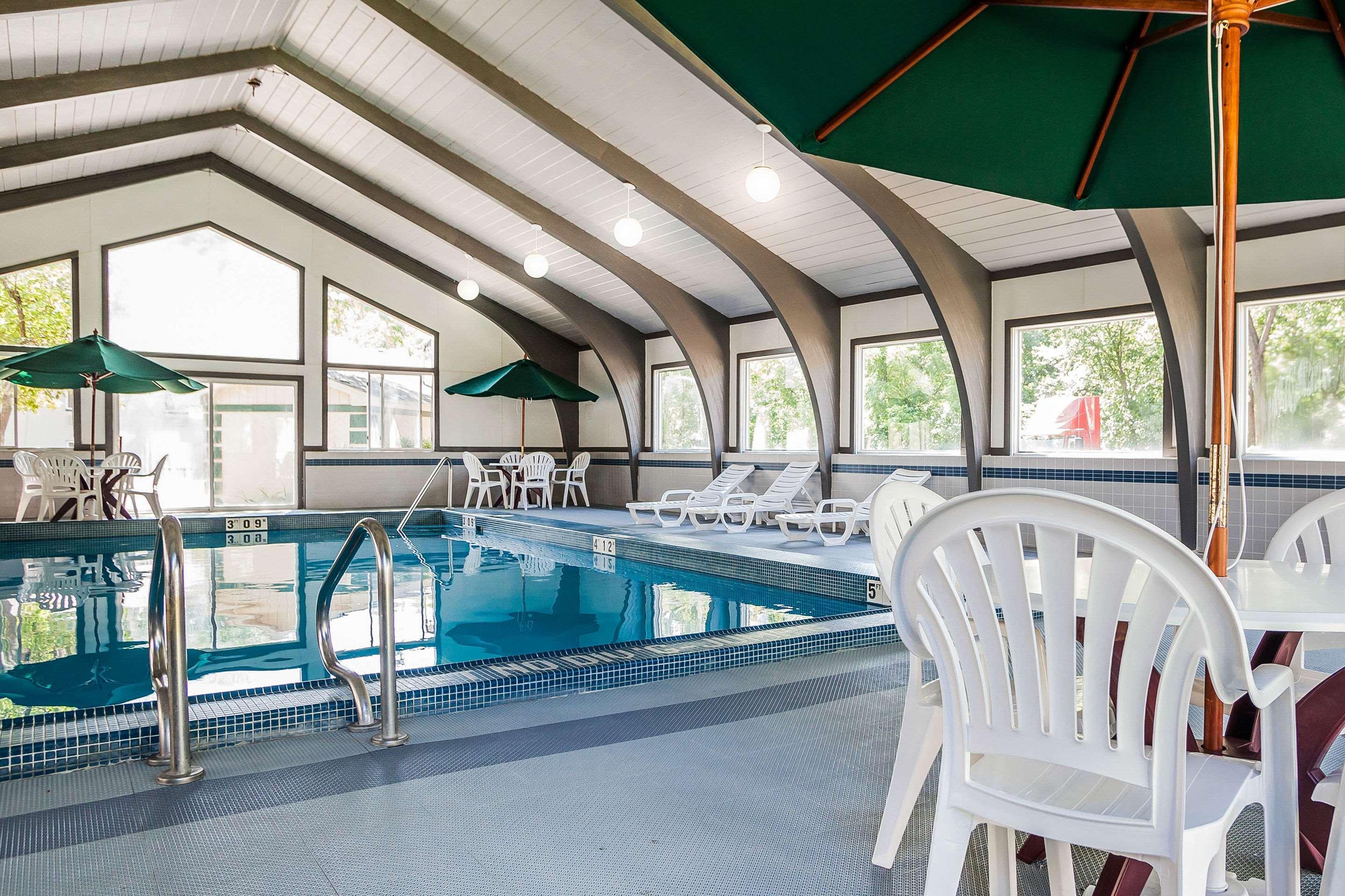 Quality Inn & Suites Des Moines - Merle Hay Road Urbandale Zewnętrze zdjęcie