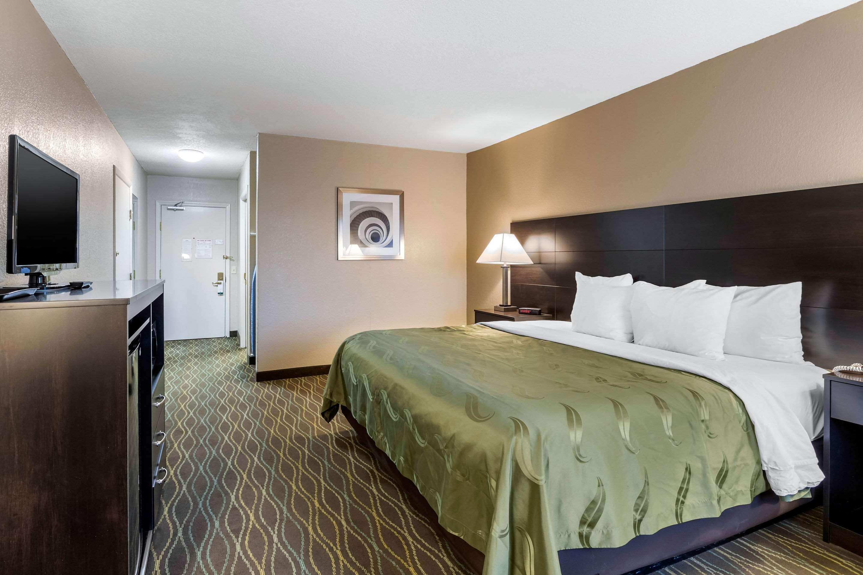 Quality Inn & Suites Des Moines - Merle Hay Road Urbandale Zewnętrze zdjęcie