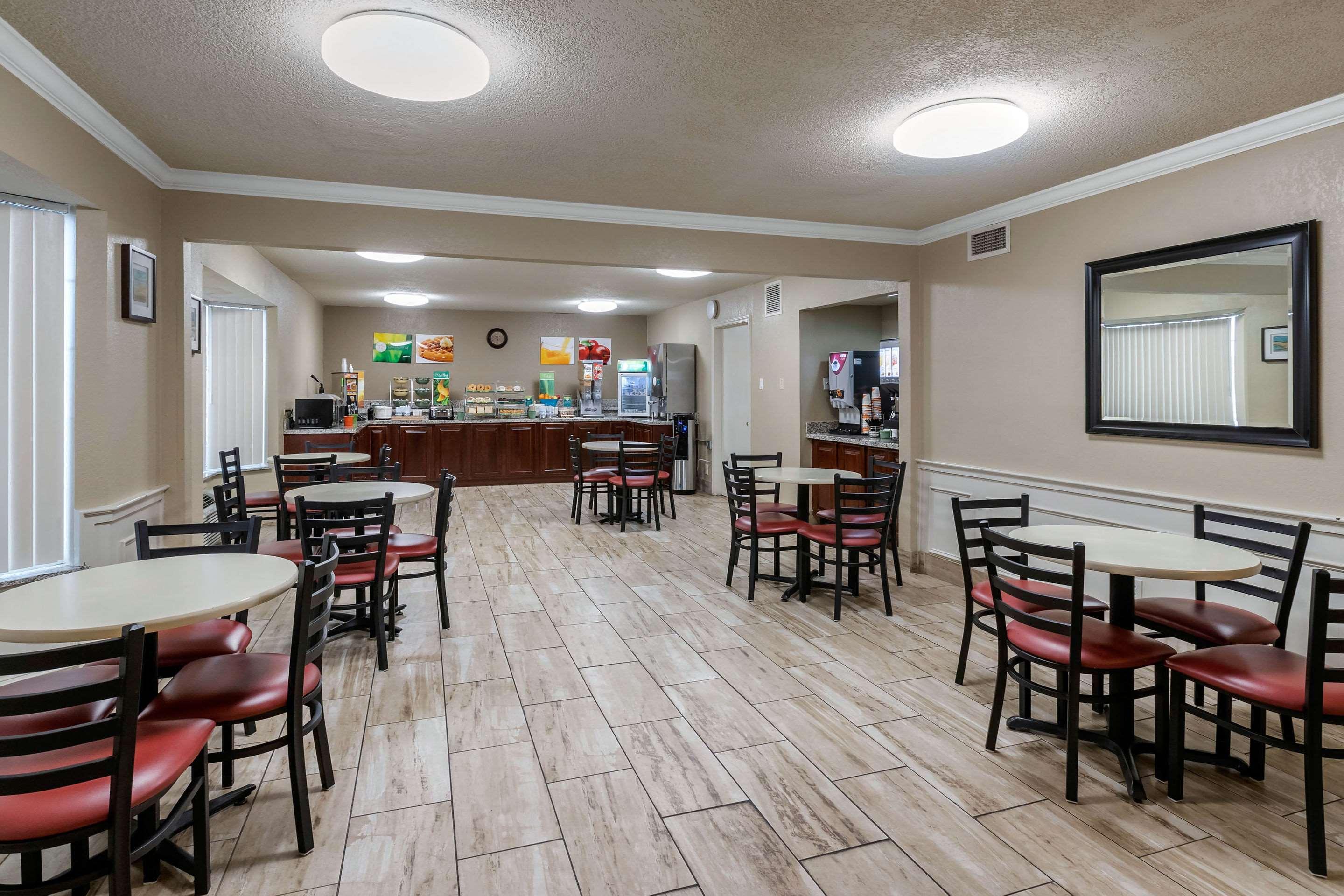 Quality Inn & Suites Des Moines - Merle Hay Road Urbandale Zewnętrze zdjęcie