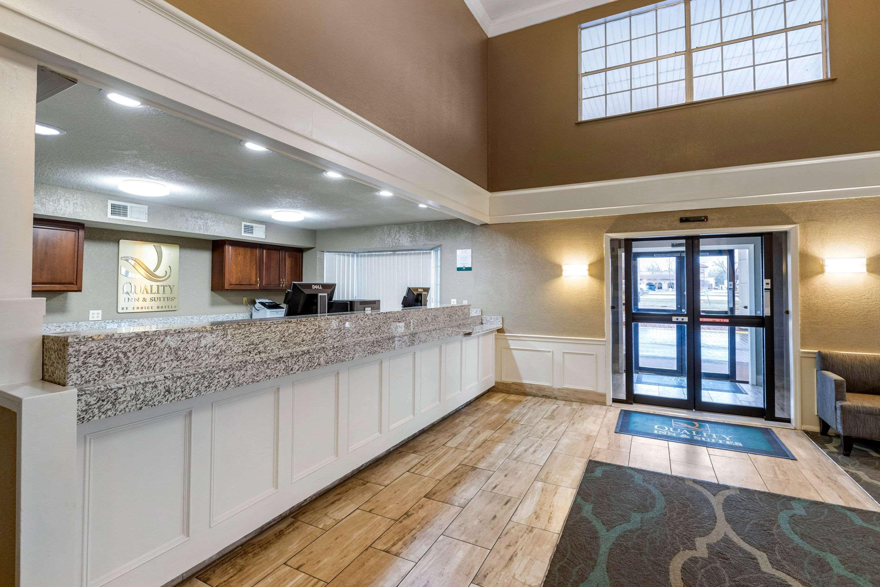 Quality Inn & Suites Des Moines - Merle Hay Road Urbandale Zewnętrze zdjęcie