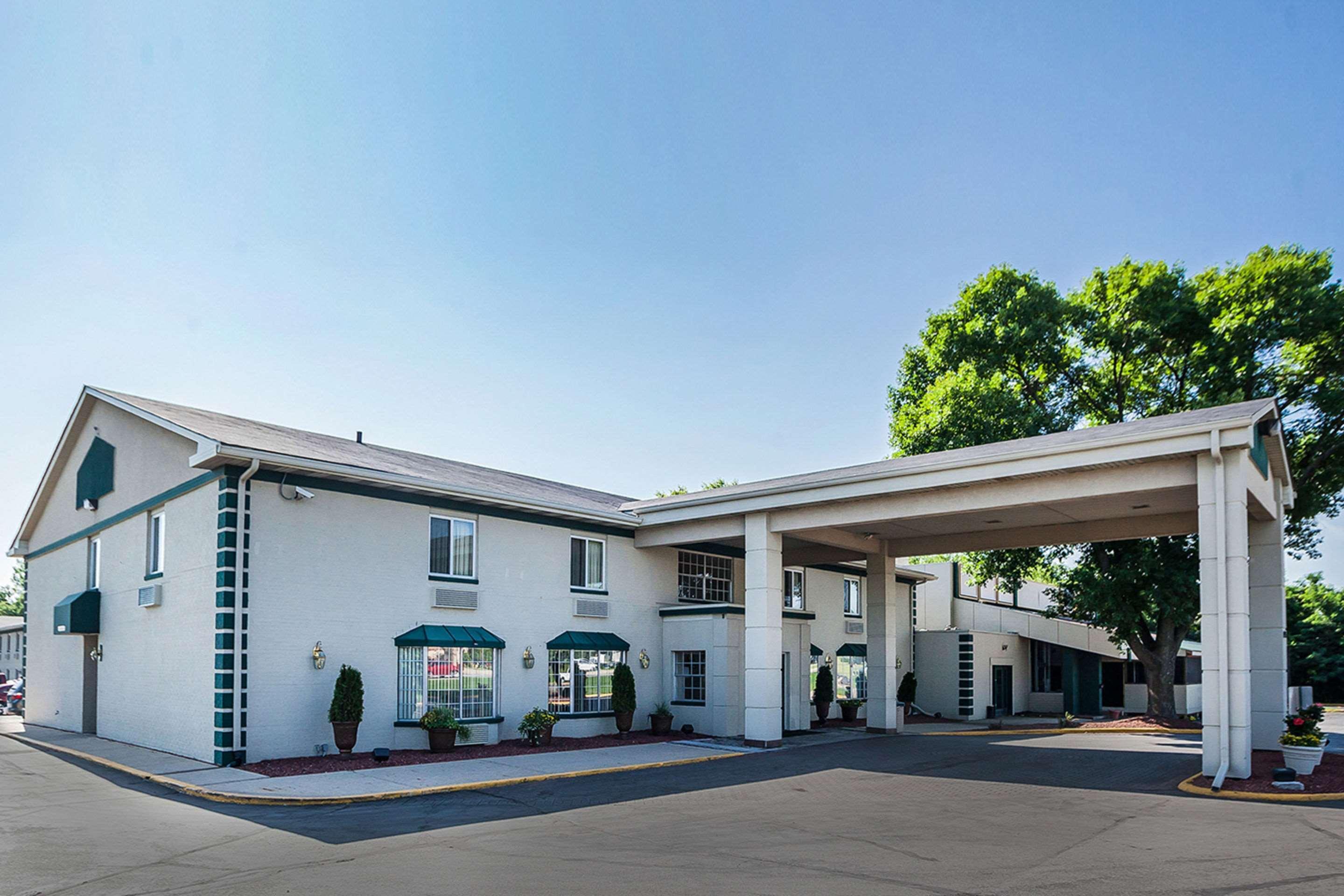 Quality Inn & Suites Des Moines - Merle Hay Road Urbandale Zewnętrze zdjęcie