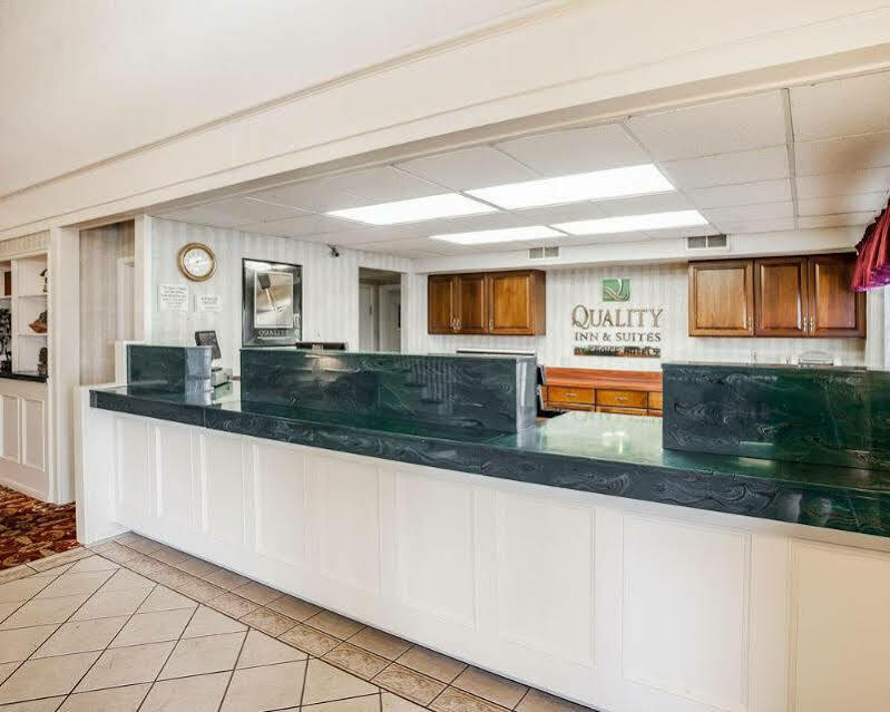 Quality Inn & Suites Des Moines - Merle Hay Road Urbandale Zewnętrze zdjęcie